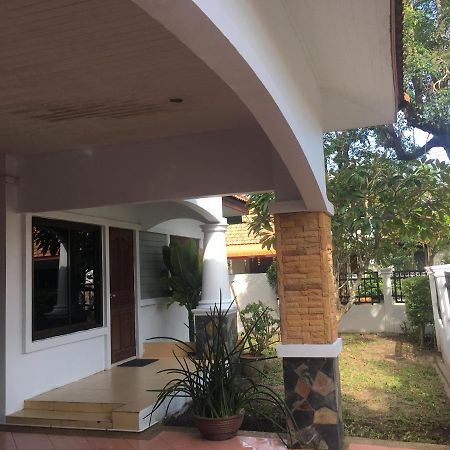 צ'אלונג Beautiful 3 Bedroom Garden Villa מראה חיצוני תמונה